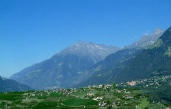 panorama su Tirolo e la Val Venosta